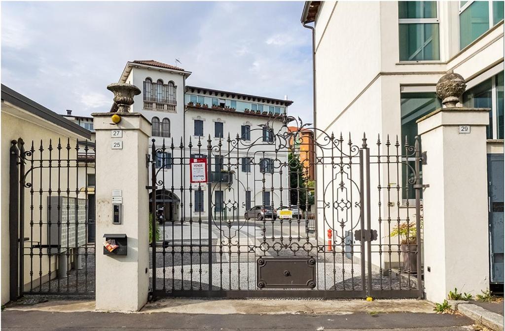 Lux Apartment 2 Milano Metro M2 Ngoại thất bức ảnh